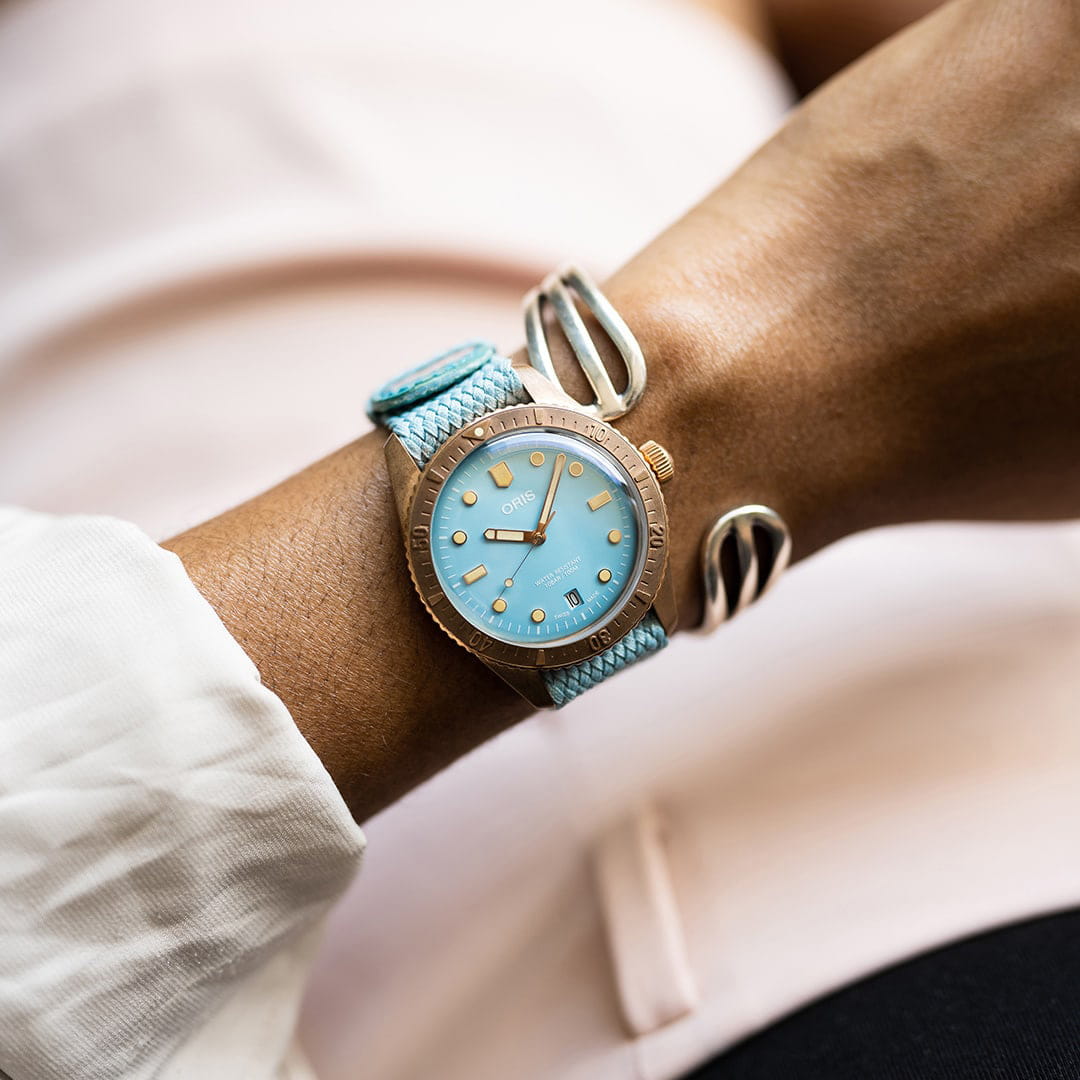 Oris 01 733 7771 3155-07 3 19 02BRS женские часы застежка крупным планом